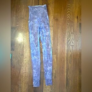 Lululemon leggings size 4 with foot strap